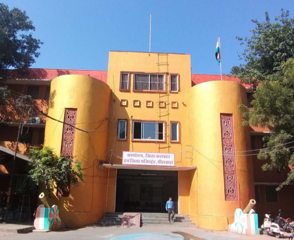  गैस कनेक्शन मिलने से उसकी पत्नी बहुत खुश