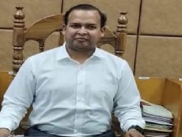 पत्र में लाभार्थी बता रखा है