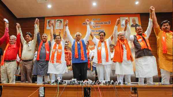 असली फीडबैक लेने पर जोर