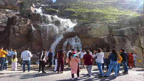 दुर्गम इलाकों में सड़क किनारे मिलेंगी ये सुविधाएं