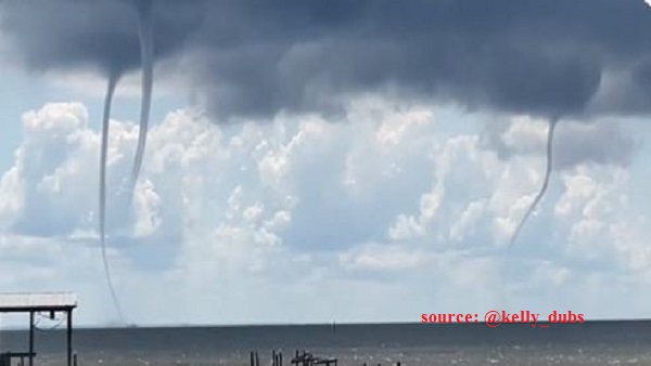 अमेरिका में दिखा जल बवंडर अमेरिका में दिखा जल बवंडर