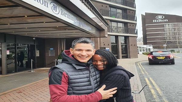  20 साल के लड़के करते हैं प्रपोज