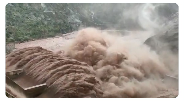 पाक की ओर से बह रहीं कई नदियां