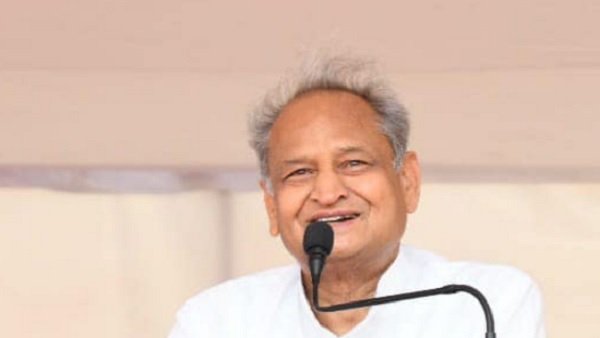राजस्थान: सीएम गहलोत का बड़ा बयान, कहा- स्थिति बनी तो सरकारी नौकरियों में युवाओं को दूंगा सौ प्रतिशत आरक्षण राजस्थान: सीएम गहलोत का बड़ा बयान, कहा- स्थिति बनी तो सरकारी नौकरियों में युवाओं को दूंगा सौ प्रतिशत आरक्षण