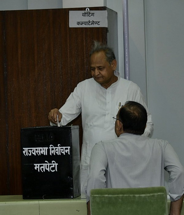  रणदीप सुरजेवाला ने 17 साल की उम्र में शुरू की राजनीति