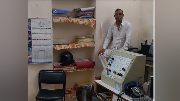 कोबरा देखकर अधिकारी का हुआ ये हाल 