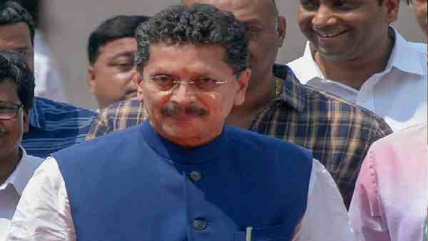 निजी आरोपों से उद्धव आहत हुए- शिवसेना एमएलए