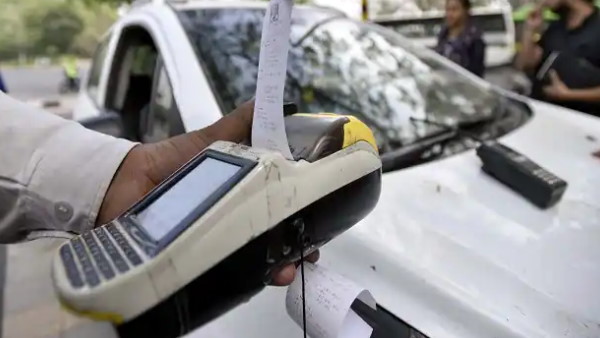 'शोरूमों को रजिस्ट्रेशन नंबर के साथ ही वाहनों को जारी करना चाहिए'