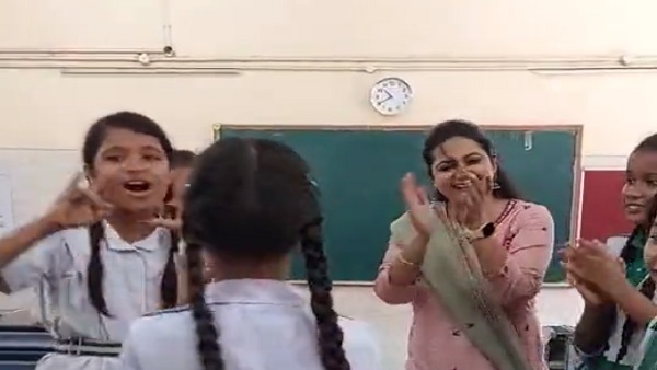 कौन हैं डांस करने वाली दिल्ली की ये टीचर 