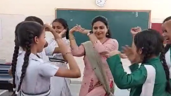 यूजर बोले- हमें क्यों नहीं मिली ऐसी मैडम 