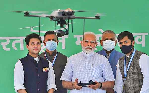 किसानों की जमीनों की मैपिंग में ड्रोन का इस्तेमाल 