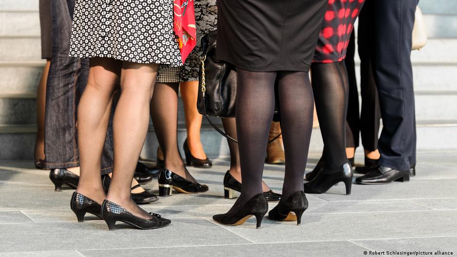 देखा गया है कि न्यूनतम कोटा तय करने से लैंगिक बराबरी के लक्ष्य तक तेजी से पहुंचने में मदद मिलती है देखा गया है कि न्यूनतम कोटा तय करने से लैंगिक बराबरी के लक्ष्य तक तेजी से पहुंचने में मदद मिलती है