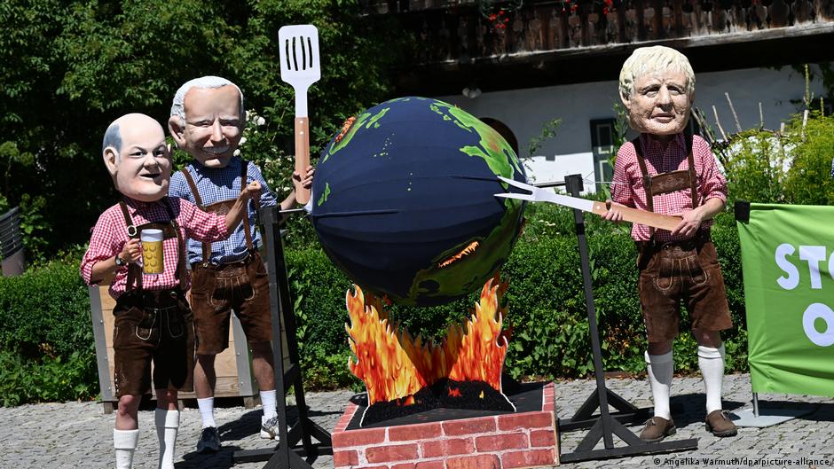 सामाजिक कार्यकर्ता कहते हैं कि ऐसे सम्मेलनों में राजनेता वादे करते हैं और भूल जाते हैं