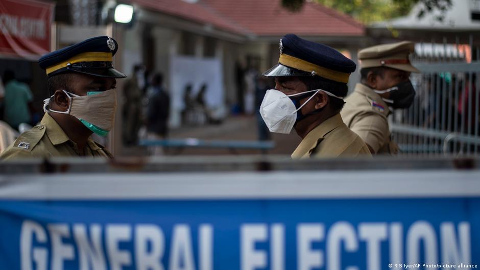 दल बदलने के बढ़ते मामलों से लोकतंत्र कमजोर हो रहा है