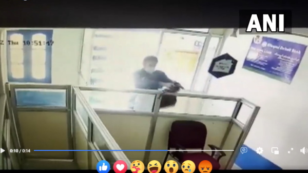 बैंक मैनेजर विजय की हत्या का वीडियो वायरल बैंक मैनेजर विजय की हत्या का वीडियो वायरल