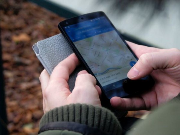 Hermit फोन कैसे सेंध लगाता है