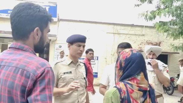 कुछ माह पूर्व प्रेम विवाह किया 