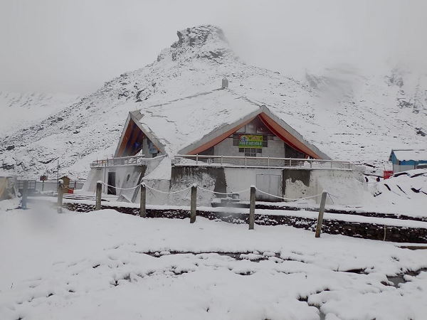 मानसून के आगमन से पहले भारी बर्फबारी
