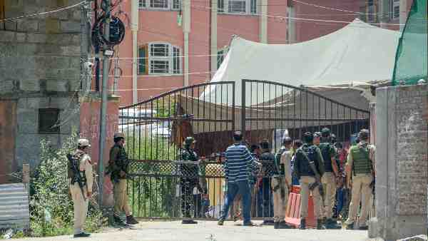 टारगेट किलिंग की घटनाओं से कश्मीरी पंडितों में दहशत