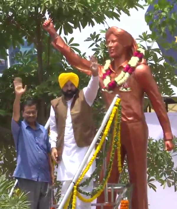 Arvind Kejriwal and CM Bhagwant Mann flag off Jalandhar-Delhi airport Volvo bus services