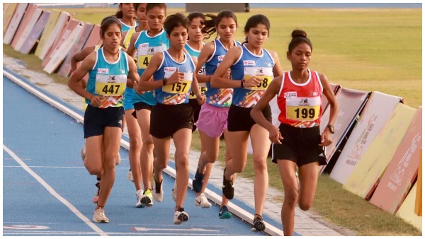 नक्सलियों ने पिता की हत्या कर, पेड़ से बांध दिया था शव 