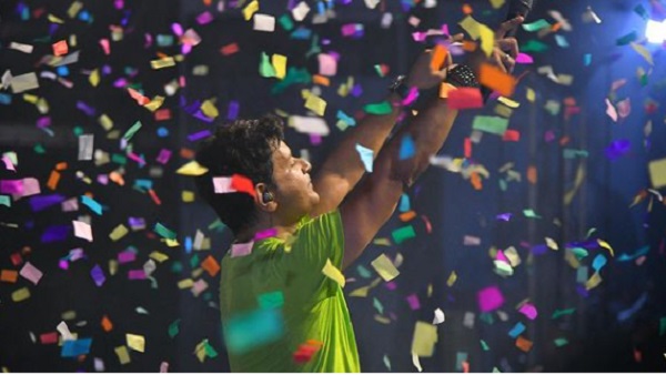 फैंस के साथ फोटोज की थीं क्लिक फैंस के साथ फोटोज की थीं क्लिक