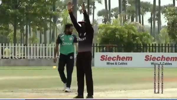 आते ही एक ओवर में ठोंके 6 लगातार छक्के