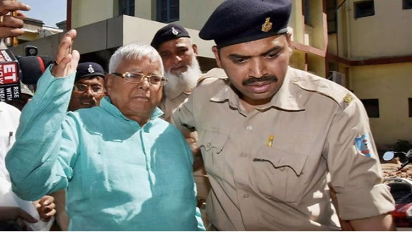 WATCH Video: Ex Bihar CM Lalu Yadav Imposed A Fine Of Rs 6000 by the court of Jharkhand WATCH Video: Ex Bihar CM Lalu Yadav Imposed A Fine Of Rs 6000 by the court of Jharkhand