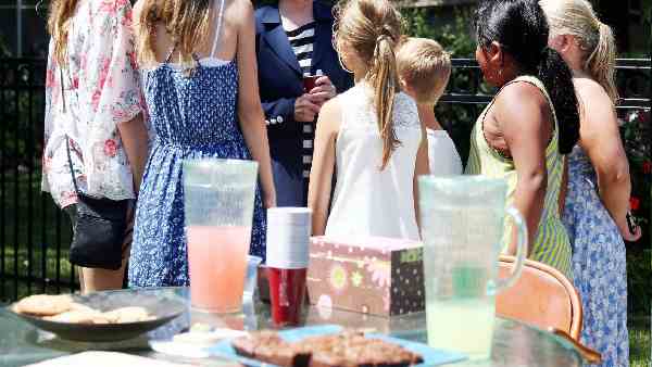 अमेरिका में 4,000 से ज्यादा स्टोर अमेरिका में 4,000 से ज्यादा स्टोर