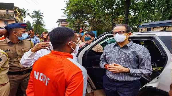 राज ने कहा था, सीएम के स्वास्थ्य के चलते टल रहे हैं चुनाव