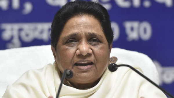 सपा-बसपा ने अपने आइकॉन को लेकर बनवाए हैं प्रेरणा स्थल