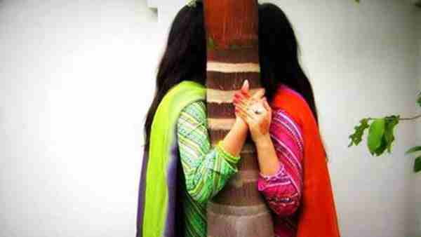 शादी करने जा रही थीं दोनों युवती