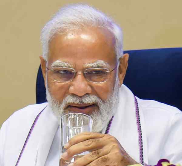 नरेंद्र मोदी मजबूत दिल वाले, दर्द सहे लेकिन..