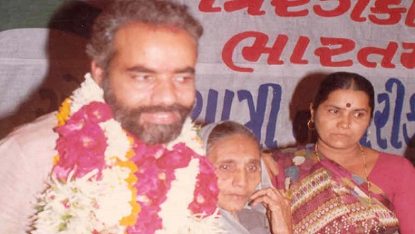 'मां दूसरों के घर के बर्तन भी मांजा करती थीं...'