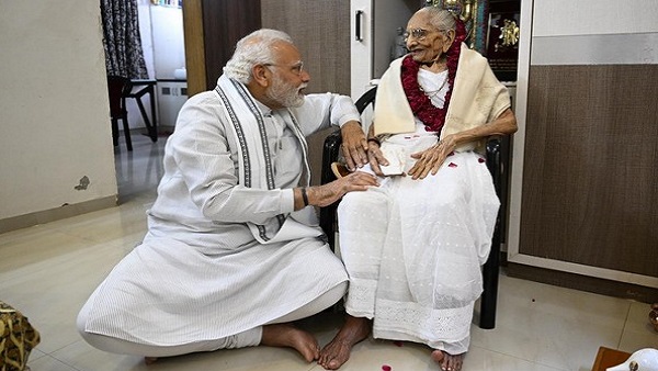 पीएम मोदी ने मां को बर्थडे गिफ्ट में दी खास चीज 