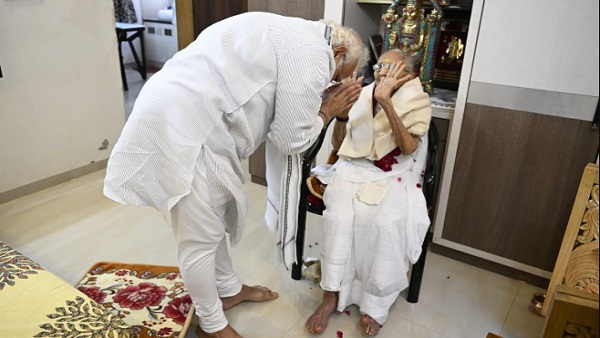घर में आयोजित हुई खास पूजा 