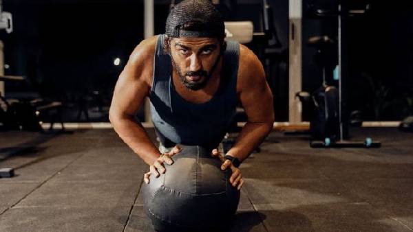 अर्जुन का फिटनेस संग रिलेशन देखकर खुश हूं:नील अर्जुन का फिटनेस संग रिलेशन देखकर खुश हूं:नील