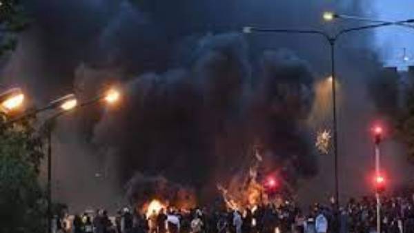 क्या बाहरी नेटवर्क फैला रहा है देश में हिंसा ? क्या बाहरी नेटवर्क फैला रहा है देश में हिंसा ?