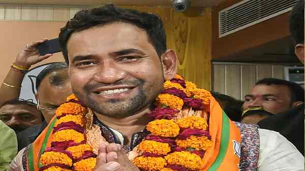 क्या निरहुआ की भाजपा से तय हुई उम्मीदवारी ?
