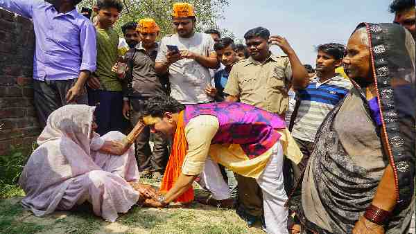 कमल का बटन दबाने की अपील 