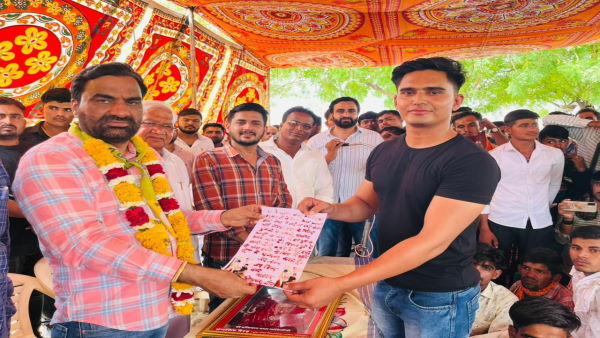 ओमपाल ने लिखा खून से पत्र ओमपाल ने लिखा खून से पत्र