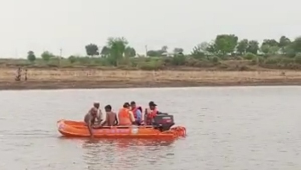 लापता युवकों की तलाश के लिए सर्च ऑपरेशन