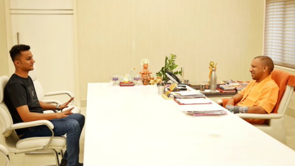 'देश का बदलाव बातों से ज़्यादा, सरकार के कामों से होता है'