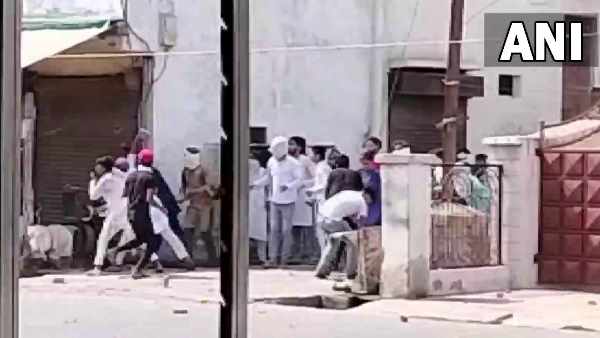 Prayagraj SSP Ajay Kumar says anti social-elements used minor kids to hurl stones at police & administration Prayagraj SSP Ajay Kumar says anti social-elements used minor kids to hurl stones at police & administration