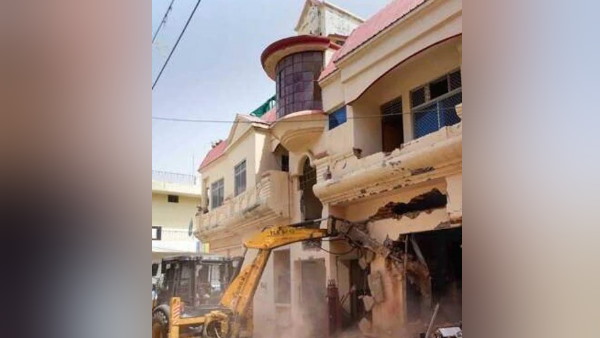 आफरीन भी हैं यूपी पुलिस की रडार पर