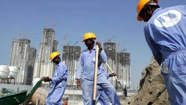 कतर में काम करते भारतीय प्रवासी मजदूर। कतर में काम करते भारतीय प्रवासी मजदूर।