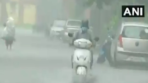  महाराष्ट्र में भारी बारिश की आशंका को व्यक्त किया
