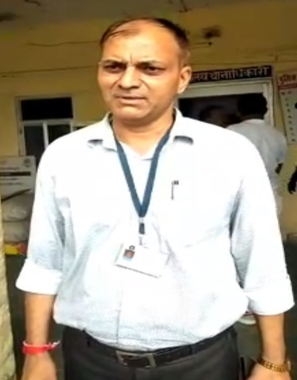  शिवा प्रजापति मांग रहा था एक लाख रुपए