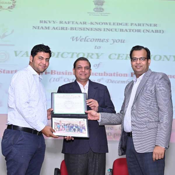 सरकार की संस्थाओं से मिल रहा समर्थन सरकार की संस्थाओं से मिल रहा समर्थन