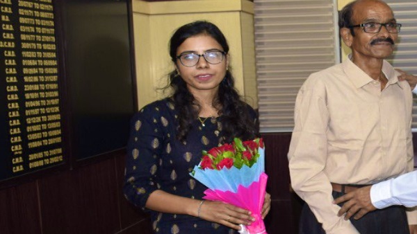 अब माफी मांगती फिर रही हैं दिव्या